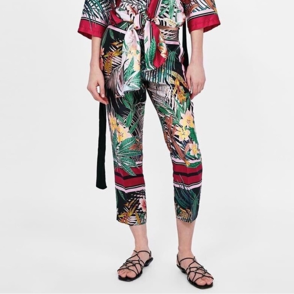 Zara Multicolor Tropical Print Cropped Pants